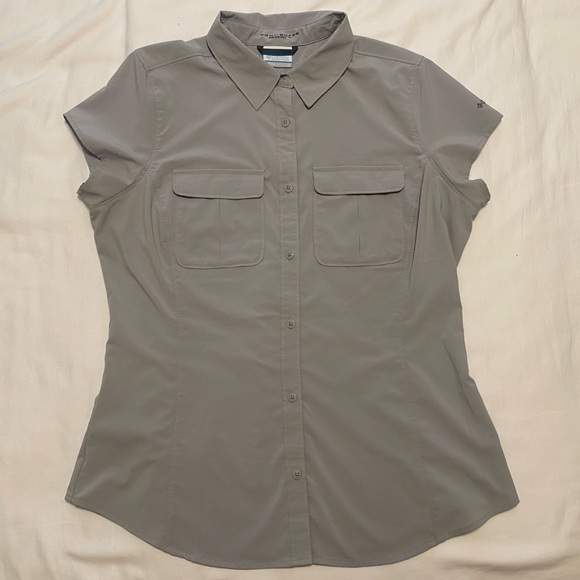 New Ladies’ L Columbia Gray Button-Up Shirt with front pockets and vented back - Picture 1 of 11
